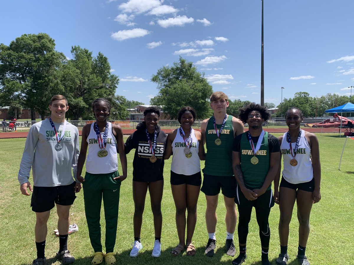 2022 District Field Event medal winners!! Go Dogs!