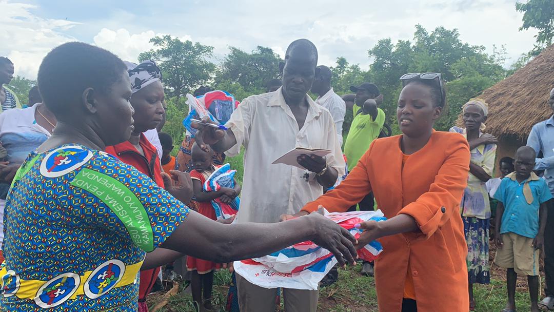 Remembering last year's #WorldMalariaDay Net-a-Thon!🦟🥳 Our teams delivered #malarianets to 500+ households in Lira, #Uganda. This year, we aim to reach even more households! Support our teams by making a contribution to our Facebook #fundraiser: ow.ly/UOgq50IOcIA
