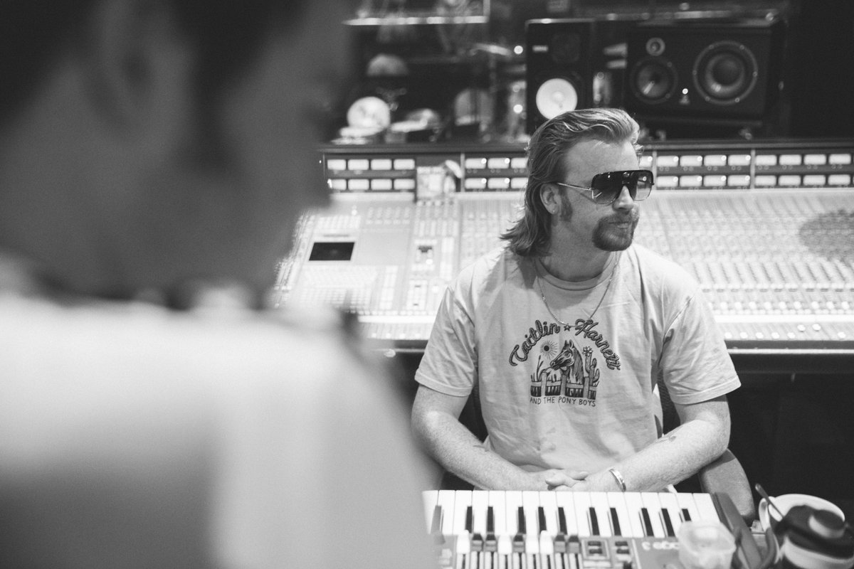 sti_fi's tweet photo. Lettuce know ur fav traxs on the latest masterpiece. Feels so nice to have it out finally 

https://t.co/bZNbA5MWt2

📸: @sam_brumby https://t.co/07IiMqyu4X