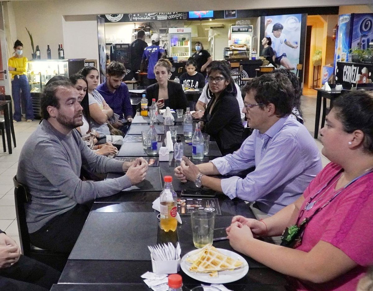 TomasMestre94's tweet photo. Gran encuentro en 📍Lugano con jóvenes ex participantes de #BAMultiplica donde hablamos sobre las dificultades que existen a la hora de conseguir un primer laburo, especialmente siendo mujeres.
Desde la Ciudad seguimos trabajando por una sociedad cada vez más inclusiva 💪🏼. https://t.co/Ln5zcvF1Wr