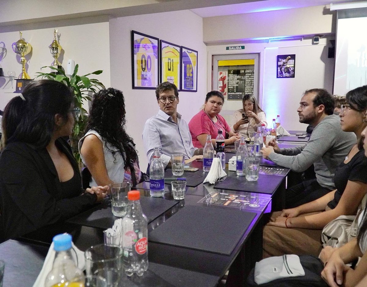 TomasMestre94's tweet photo. Gran encuentro en 📍Lugano con jóvenes ex participantes de #BAMultiplica donde hablamos sobre las dificultades que existen a la hora de conseguir un primer laburo, especialmente siendo mujeres.
Desde la Ciudad seguimos trabajando por una sociedad cada vez más inclusiva 💪🏼. https://t.co/Ln5zcvF1Wr