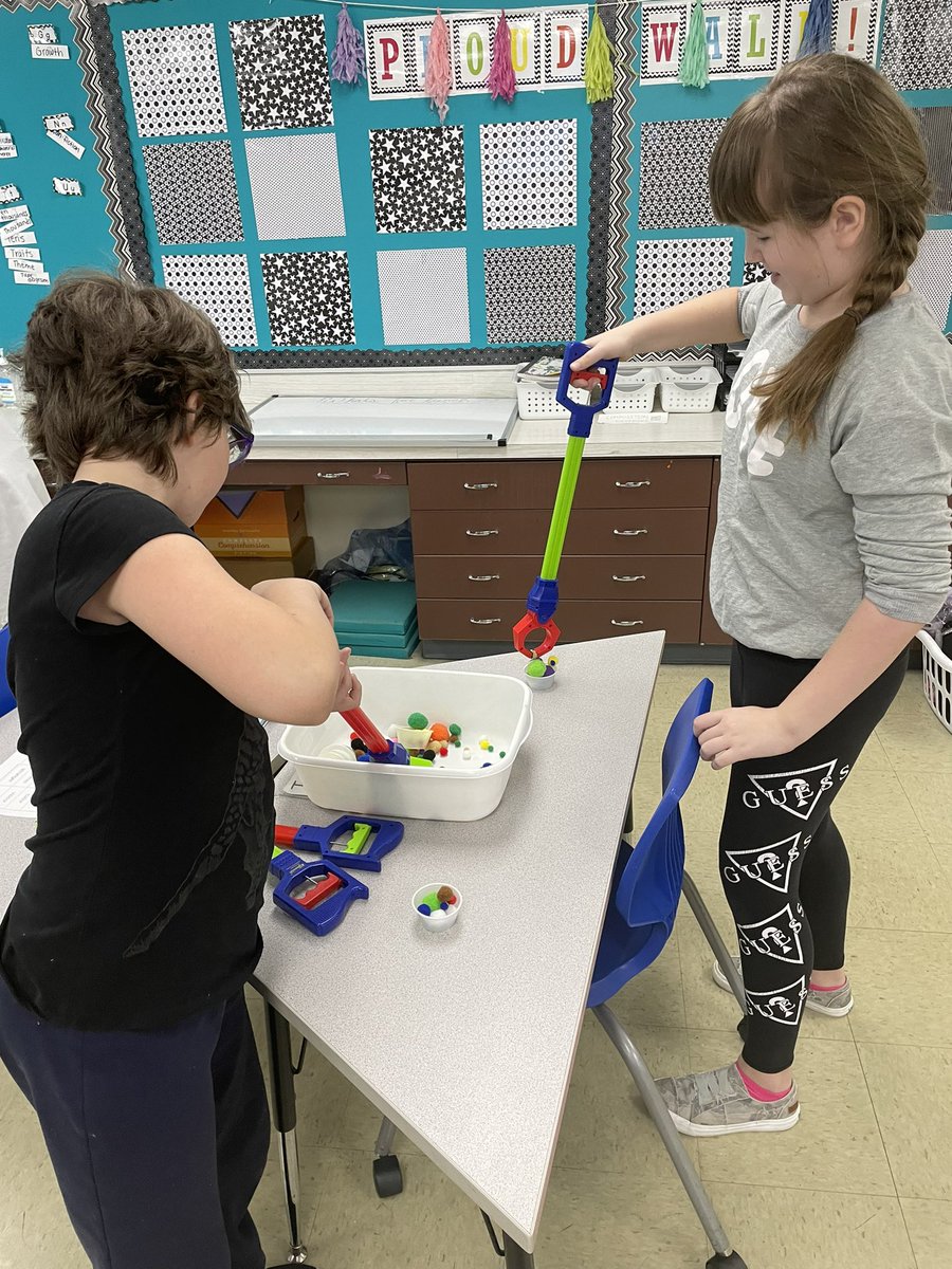 MsKovatchis's tweet photo. Students had a blast with our cultural arts program featuring High Touch High Tech. Students learned about mechanical, electrical and chemical engineering with a variety of hands on activities! #wdsd7 #Steam https://t.co/eMbzRjcecO