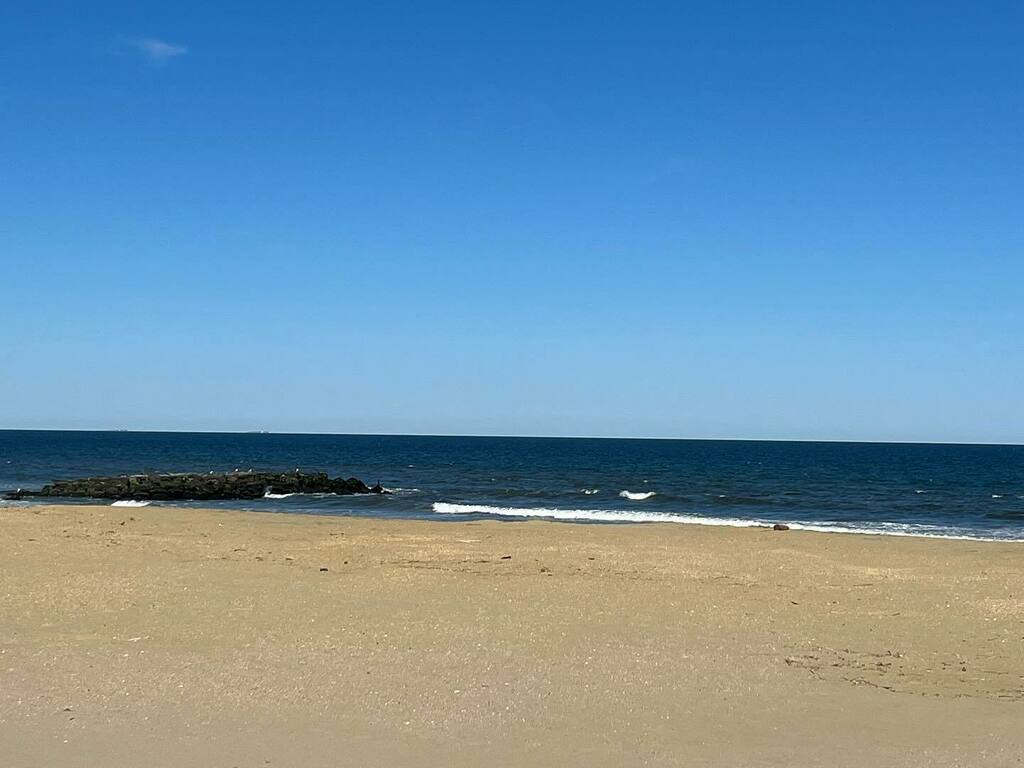 Dear Belmar, 

I’m ready!! See you in 40ish days (weekends don’t count)! 

💜me

#belmar #jerseyshore #summer22 instagr.am/p/Ccl7jznsZPs/