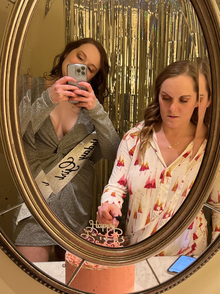 stephandrach69's tweet image. Happy holiday! Be safe and remember cake cures the munchies!