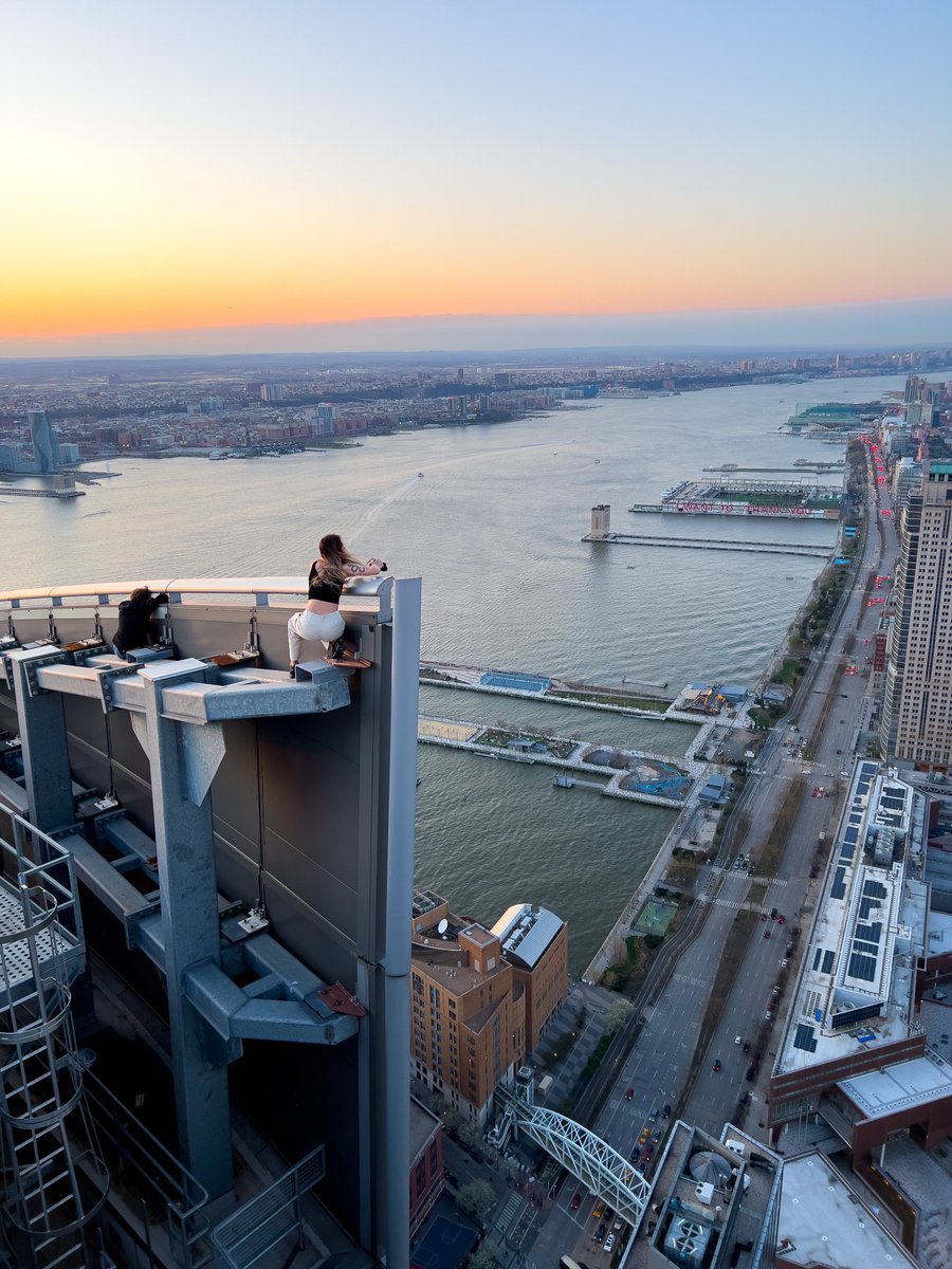 EM1T_'s tweet photo. Living on the edge https://t.co/CnvVYf9Rkv
