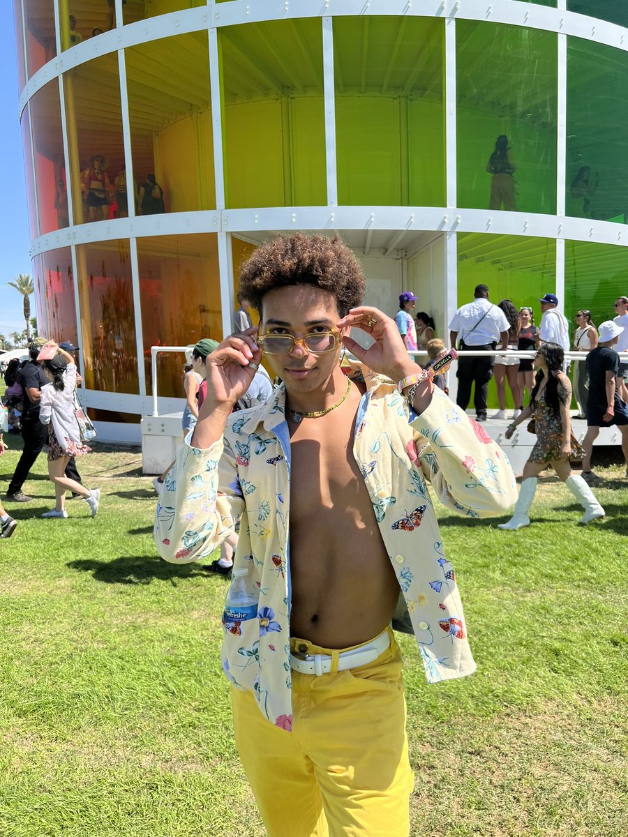 zacgamble's tweet photo. twink, twank, twunk #coachella https://t.co/qFcYH8VrWe