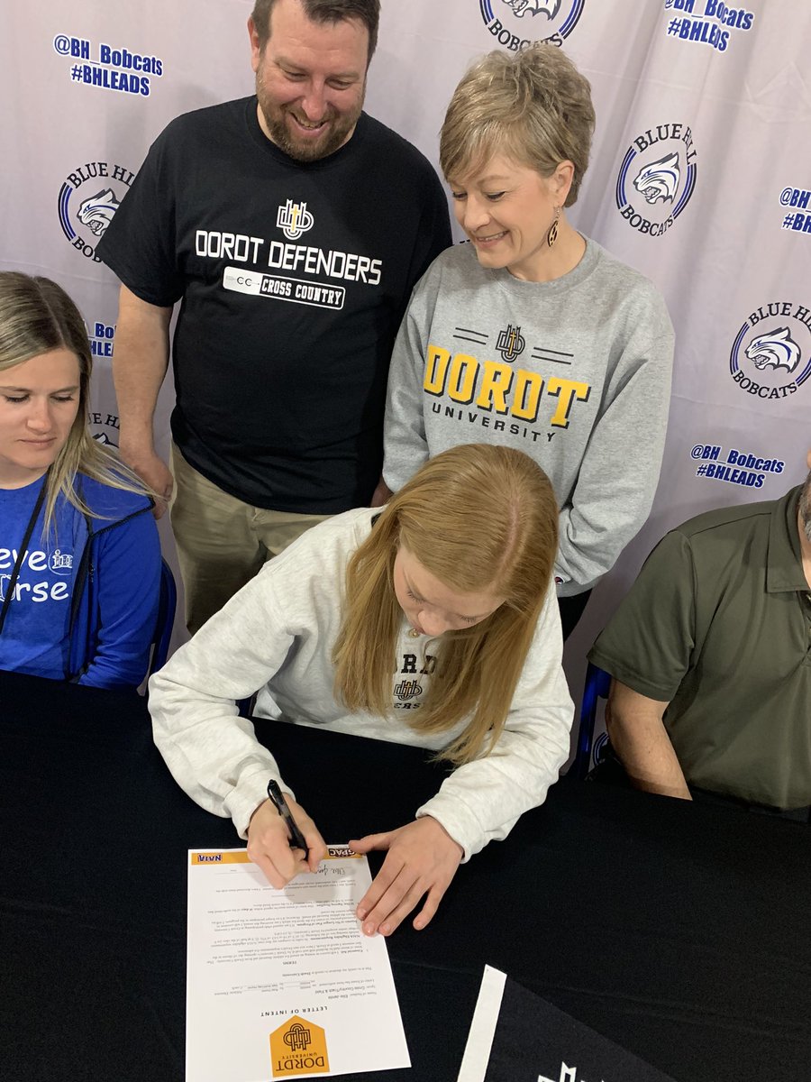 _elliejanda's tweet photo. Officially a Defender! I am beyond blessed and thrilled about this next chapter! #dordtdefenders #duxc https://t.co/WyMhUzJ3sr
