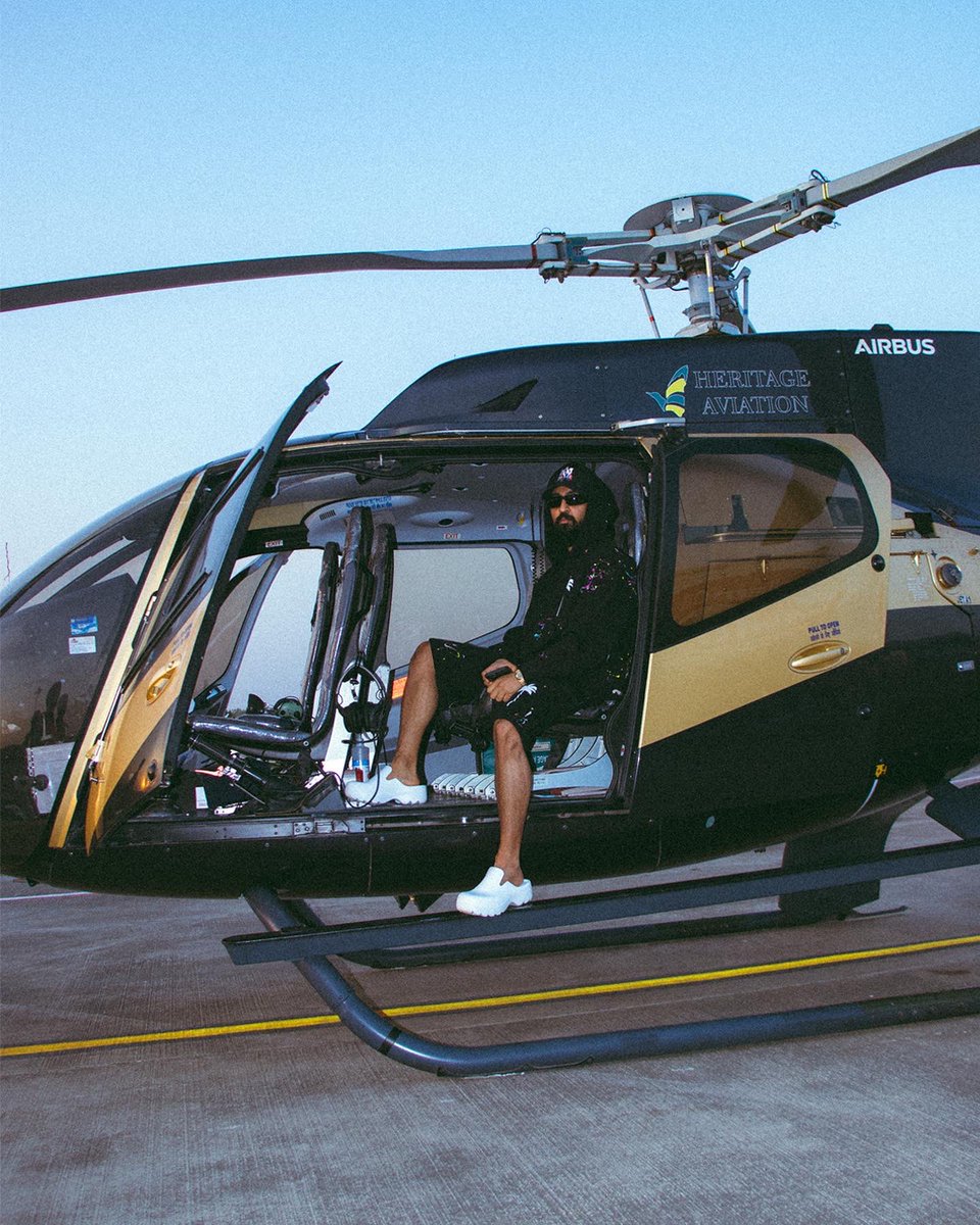 diljitdosanjh's tweet photo. I Am Flying 🚁 

𝐁𝐎𝐑𝐍 𝐓𝐎 𝐒𝐇𝐈𝐍𝐄 World Tour 2022 🌍 https://t.co/WA1S1sCqYj