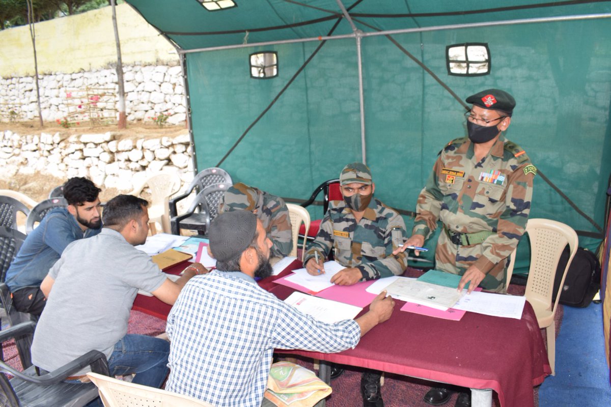 prodefencejammu's tweet photo. A grievance redressal meet chaired by GOC CIF Delta Force org at Arnora, #Doda to address the issues faced by #VeerNaris, War widows and Ex-Servicemen residing in distt Doda.

@SpokespersonMoD
@adgpi @DIAV20 @NorthernComd_IA
@diprjk @KSBSectt @PIBSrinagar https://t.co/SnIrGo1nT5