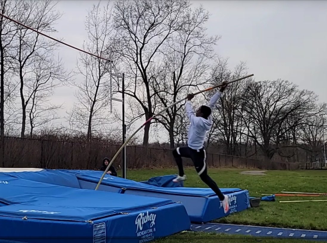 Men of Walled Lake improve to 3-1 on the season with dual meet victories over Lakeland and Mott. Gettin’ stronger for May…💪🏽⚡️