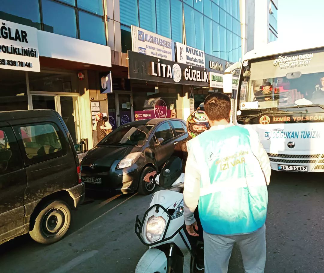 📍Karabağlar  

Karabağlar İlçe Yeni Seçmen Teşkilatımız  evine iftara yetişemeyen vatandaşlarımıza iftariyelik dağıttı... 🌙

Bu şehrin her sokağında AK Gençliğin izi var. 💪🏻