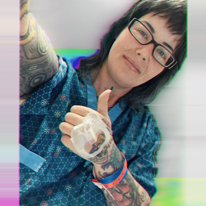 Hi guys! Your favorite glitch bitch made it through surgery w/o any complications! https://t.co/hNkW