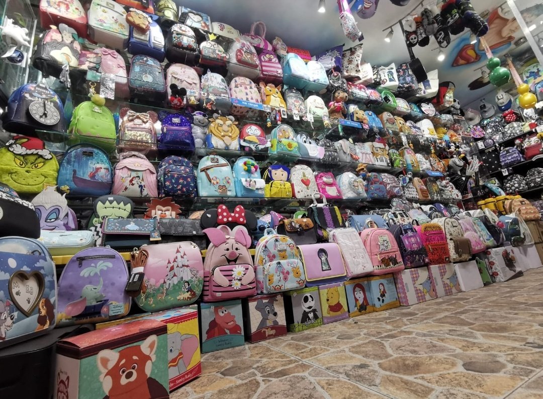 caprichosyuls's tweet photo. Si quieres encontrar en México cositas de #Disney y los diferentes parques del mundo, @caprichosyuls es tu opción, ven y enamórate de nuestras tienda en #CDMX tenemos para ti muchas cositas que sabemos te van a gustar si eres amante de #DisneyWorld #DisneyWorld50 https://t.co/4xebK7fnD1