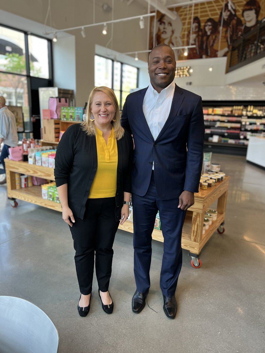 Great things happen when #Hokies come together. Thanks for the great meeting today <a href="/hollykobiaVT/">Holly Kobia</a> <a href="/VT_LiberalArts/">Virginia Tech Liberal Arts</a> #utprosim