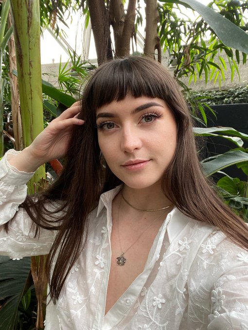 Im in a tropical place? 🧐 https://t.co/RyC3Ot2PWw