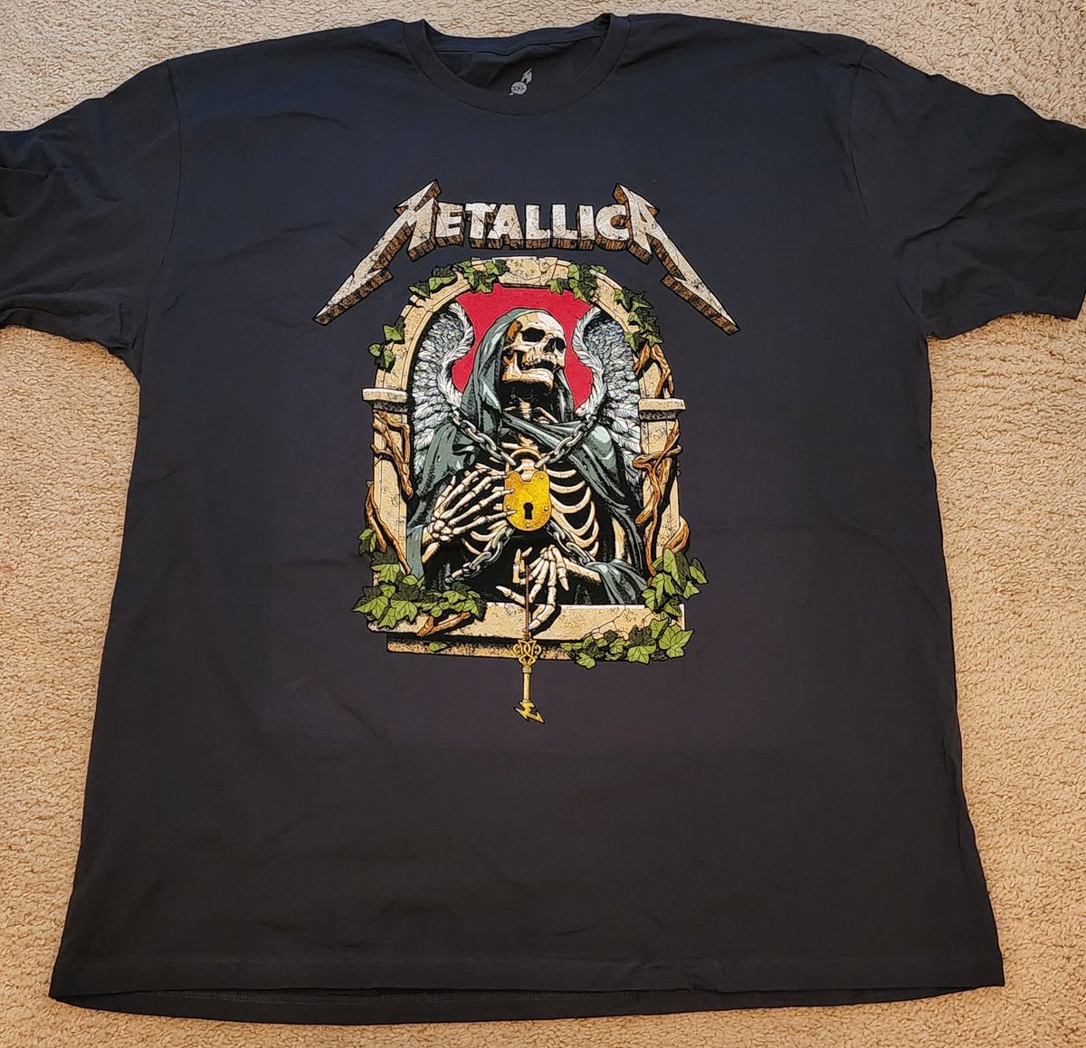 Here's the #Metal shirt of the night from this year's edition of #Metallica's #MonthsOfGiving2022 benefiting @WCKitchen's #ChefsForUkraine. Amazing art provided by @Andrew_Cremeans.