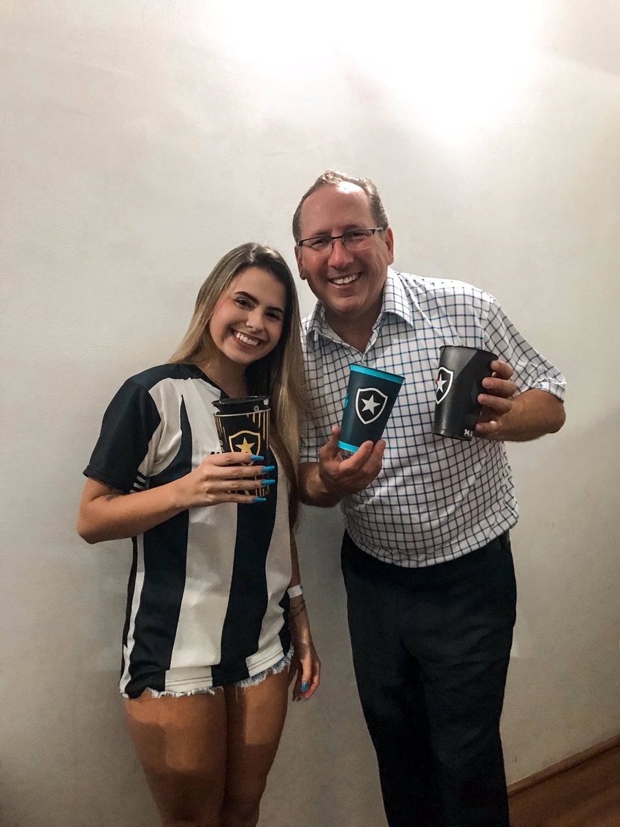 bfranna_'s tweet image. dia de jogo e eu e papai tex tomando uma brejinha no nosso belissimo copo da @coposbotafogo 🍺 sigam muuuuito a página dos nossos copitchos e compartilha com os amigos!!! 🥰🥰🥰