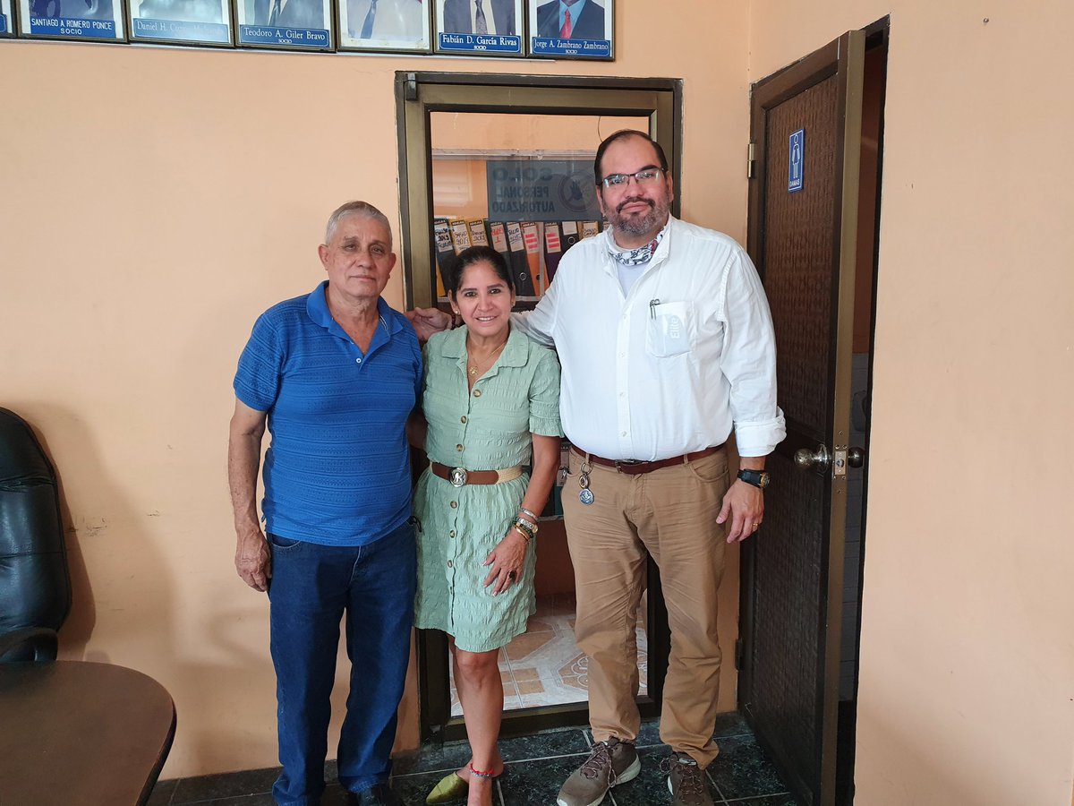 MantaJunta's tweet photo. Conversamos con el Sr. Nel Párraga, presidente de la FETUM, se comprometieron a reabrir rutas que la ciudadanía estaba esperando, próximamente la línea 12 pasará por la vía Barbasquillo, beneficiando a los empleados de las diferentes empresas del sector. https://t.co/NhMGxDCV2S