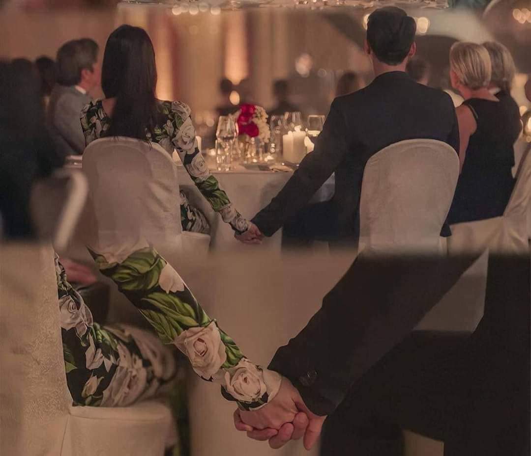 "عيشوا مع كل ما تحبونه سراً فالعلن لا خير فيه."