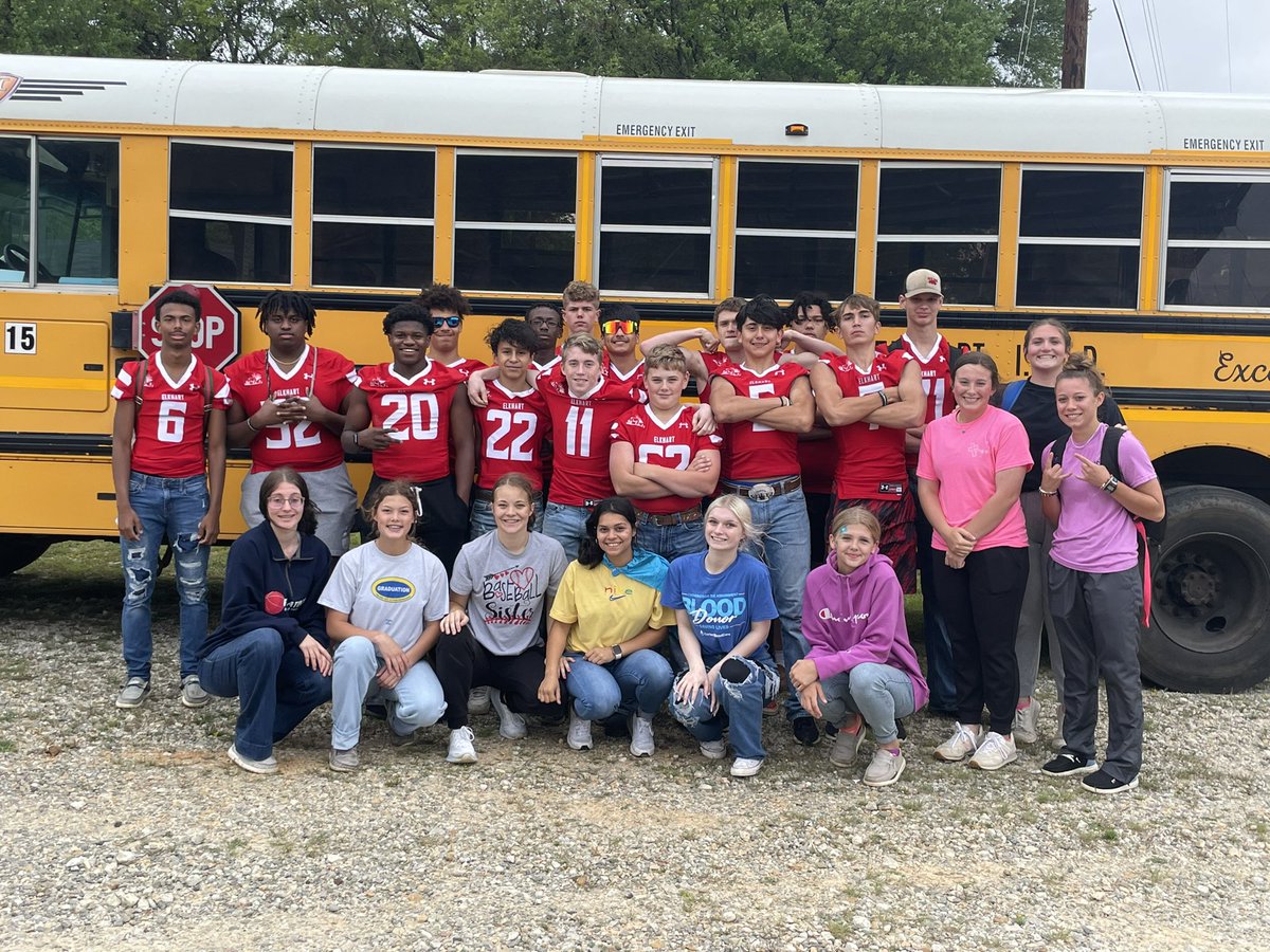 CoachLukeGoode's tweet photo. Elkhart Athletes serving today at Anderson County Special Olympics! Proud to them serve and be selfless!
#TheElkWay https://t.co/peq0r44UKW