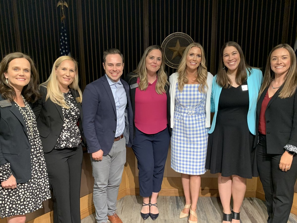 BTeeterStoczEDU's tweet photo. What a great night celebrating our #FRLA experiences this year and hearing from all the future leaders! Thank you to @LNormTeach @Shiver_GCISD and @DrG_TylerISD for creating this learning opportunity! @GCISD https://t.co/fGsnajXD1j