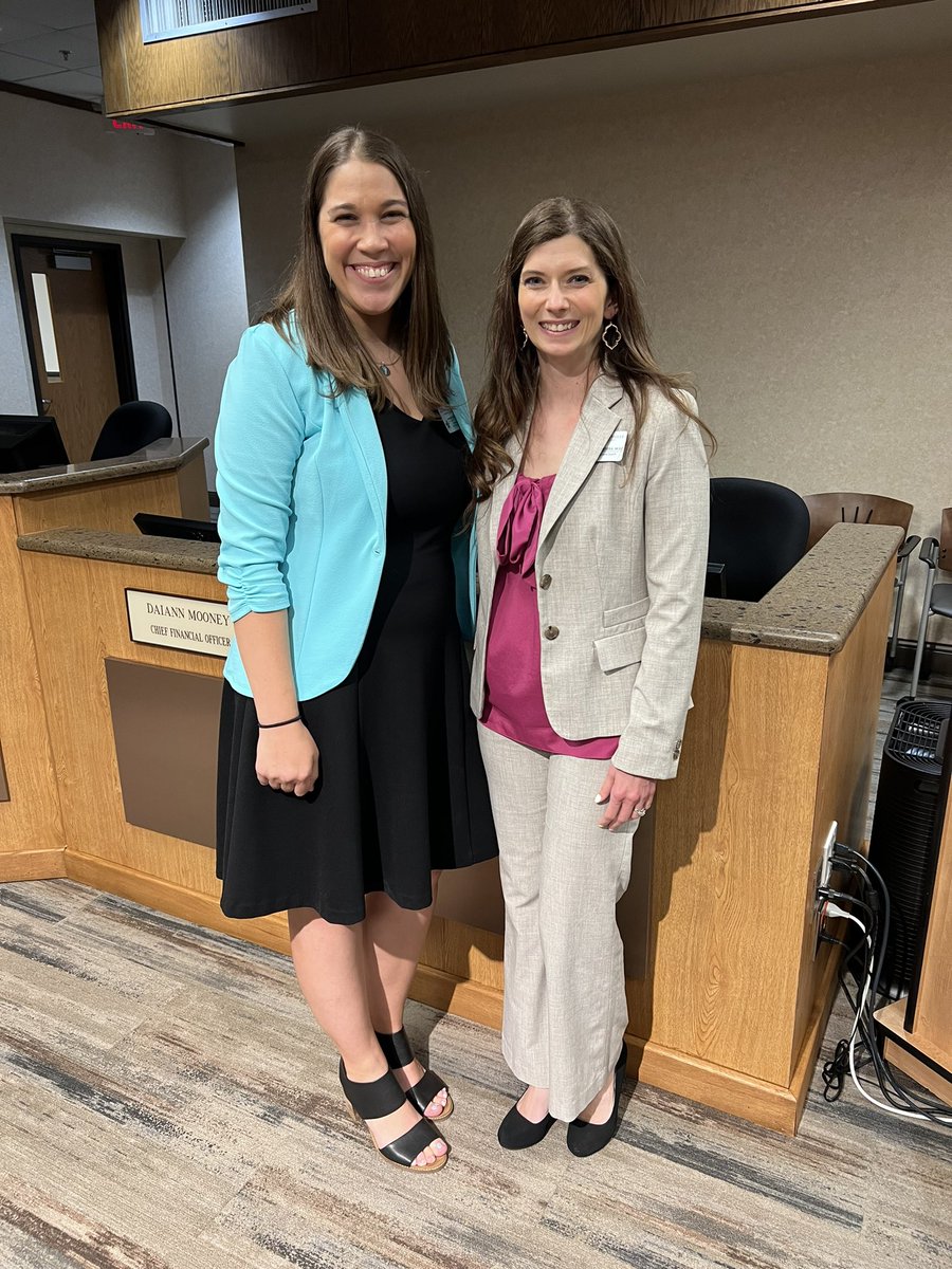 BTeeterStoczEDU's tweet photo. What a great night celebrating our #FRLA experiences this year and hearing from all the future leaders! Thank you to @LNormTeach @Shiver_GCISD and @DrG_TylerISD for creating this learning opportunity! @GCISD https://t.co/fGsnajXD1j