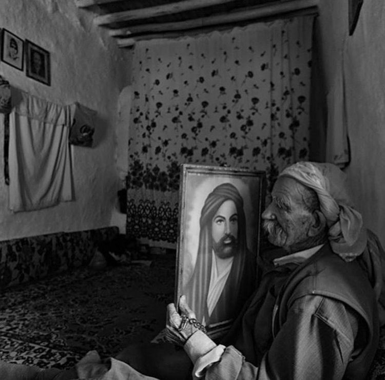 mo_deaa's tweet photo. مُنذ ان ضربوا رأس ابونا علي
 والعالم ينزف يُتم ! .. 

#فزت_ورب_الكعبة https://t.co/WaAuGisOlW