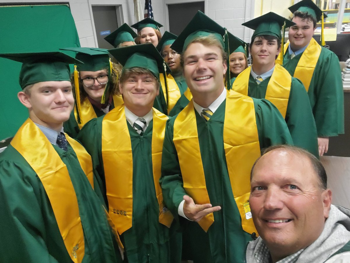 MarkCapps10's tweet photo. Had a great time the the greenwave Sr 22's today #blessedprincipal https://t.co/ZkF6JmFVRw