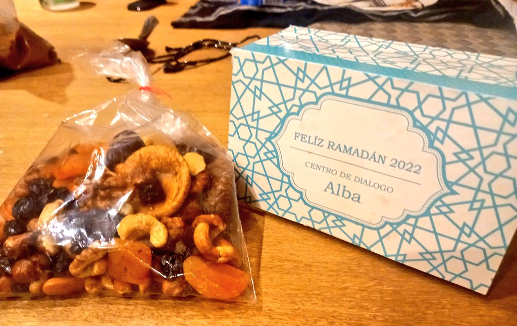 agulanovsky's tweet photo. Gracias Sümeyra y @CDIAlba por el presente! Ramadan Mubarak para uds. y la comunidad musulmana. https://t.co/NV74f4wCaz