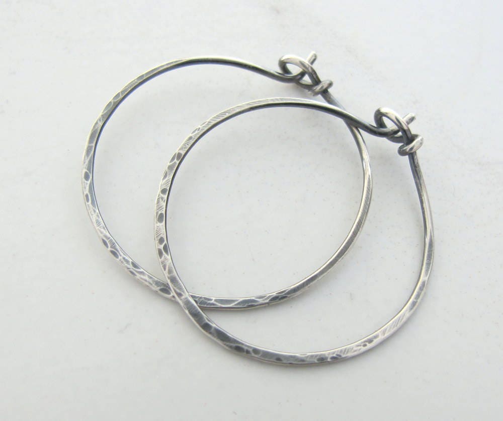 DesignsBySamra's tweet photo. Excited to share the latest addition to my #etsy shop: Sterling Silver Artisan Hand Forged Hoop Earrings https://t.co/oFuWNNzhfy #silver #circle #women #earlobe #lovefriendship #yes #earwire #bohohippie #jewelry https://t.co/7boiiUZVBP