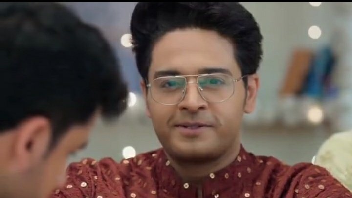 This whole sequence was so heartwarming❣ 
The repentance was clearly visible in Toshu's eyes in the manner in which he touched Anuj's feet which left #MaAn teary-eyed.
🥺❤🧿

#Anupamaa #MaAnKiShaadi #AnujKapadia #Toshu #AashishMehrotra #GauravKhanna
