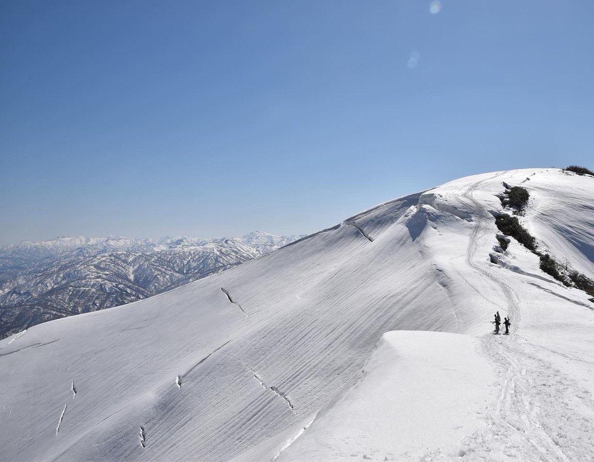 AvyCOLAJapan's tweet photo. 月山に行った時の写真
やっぱり雪山は最高にアドベンチャー
#Mottage https://t.co/9R6cyxvhWV