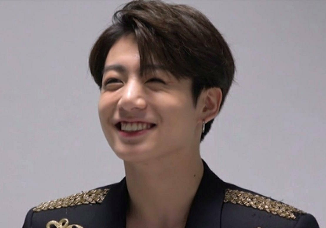 cutievminkoo's tweet photo. today i offer you this photo sequence of jungkook 🤍 https://t.co/eFAqXtp5IM