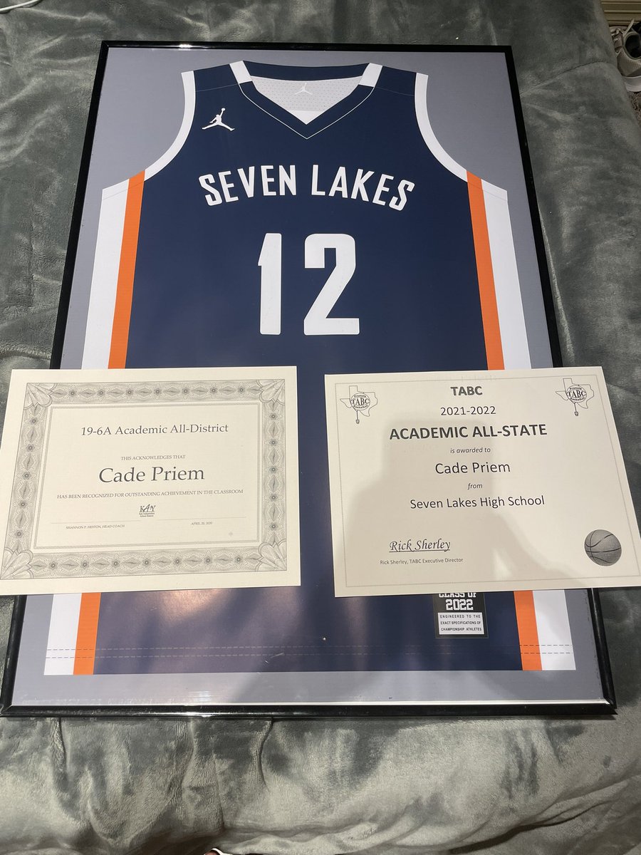 cadepriem's tweet photo. Couldn’t be more thankful for the past 4 years of Seven Lakes Basketball https://t.co/FKclt5oFGG