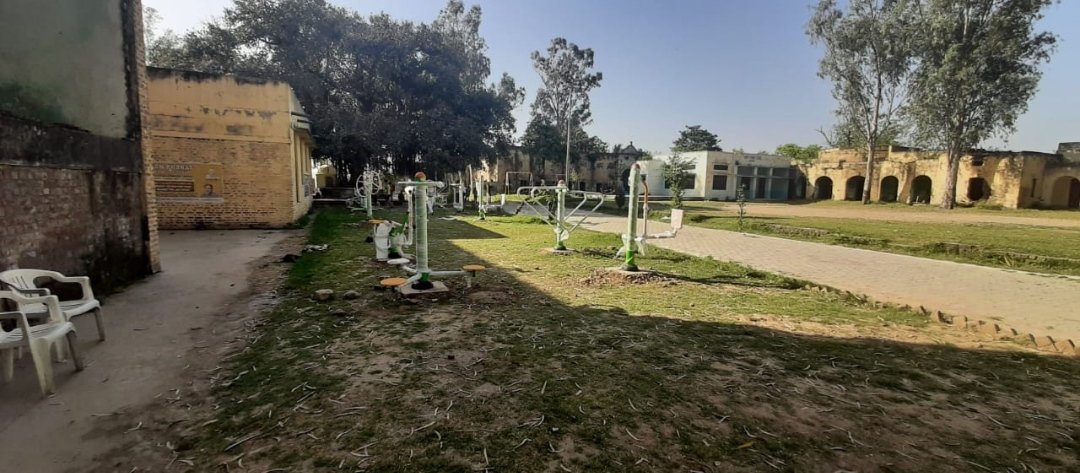RAJANGANDHI's tweet photo. मानिये @narendramodi जी विनती जब जम्मू आएं तो
@dcsambaoffice में #ProtectedMonument #सम्बाfort के Gymnasium
और
@udhadm
#Udhampur स्थित #JaganuFort में चल रहे विद्यालय ज़रूर आना
पूरे भारतवर्ष में कहीं भी आप को यह अद्धभुत नजारा नहीं मिलेगा 🙏
@diprjk
@anuradhagupta_ https://t.co/paIhVzdUeN