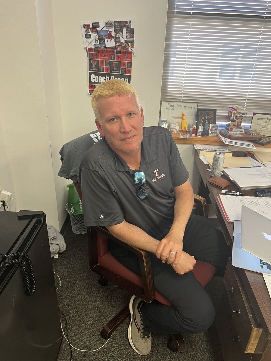 🚨🚨State Bound 🚨🚨
Coach Green provided a bit of extra encouragement to his golf squad by committing to dye his hair before their trip to Lubbock. We are very proud of these gentlemen as that encouragement carried over to a trip to STATE. Congratulations!!