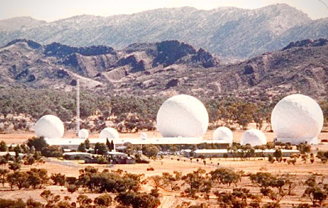 PeterCronau's tweet photo. A suitable, indeed perfect, piece of real estate.
#pinegap #rainfall #jdfpg #fiveye #anzus #aukus #aabcc https://t.co/8LgP9yHdZ2