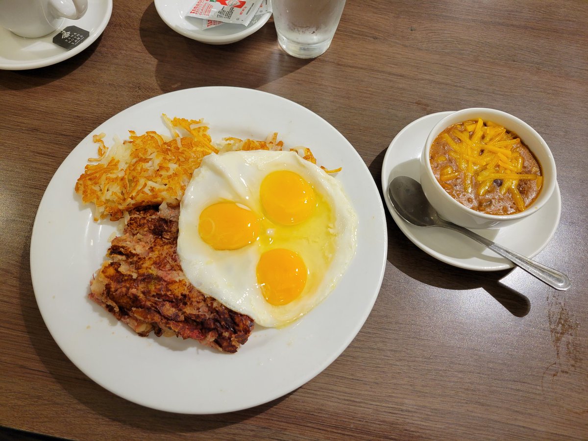 EdOshiro's tweet photo. Breakfast combo from @Zippys this 4/20/2022 AM #NextStopZippys #supportlocal #buylocal #chili #cheese #cornbeefhash #hashbrown #eggs #breakfast #Wednesday #HumpDay #AprilEats #tobasco https://t.co/yqyLmBWAb0