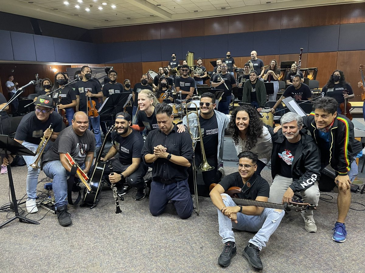¡Bienvenidos a Sinfonía Desordenada! 
Los esperamos el próximo  28 de mayo en el Teatro Teresa Carreño 🎻💜