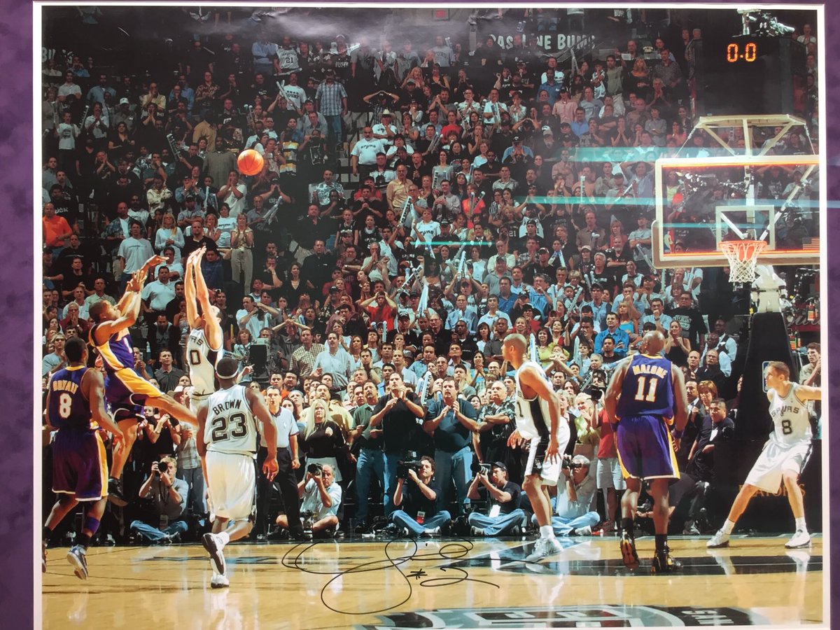 DrRobertKlapper's tweet photo. #Lakers. Courage is Resistance to Fear.. Mastery of Fear … Not the Absence of Fear! #DFish 0.4seconds https://t.co/BA40q93Ryh