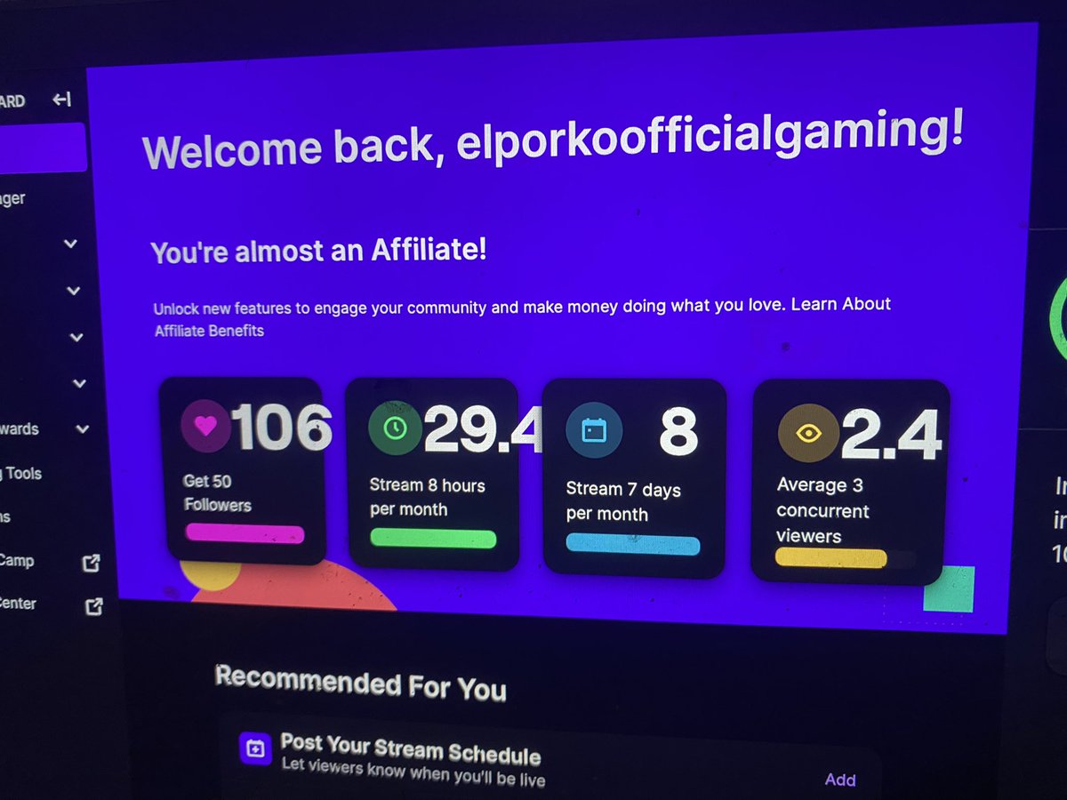 ELPorkoBMG's tweet photo. The Grind Continues… I’ll be goin live in about a hr make sure yall come tune in. BYO Bowls, Blunts &amp; Bongs #Happy420 #AlmostAffiliated https://t.co/rkPCdJUdLR
