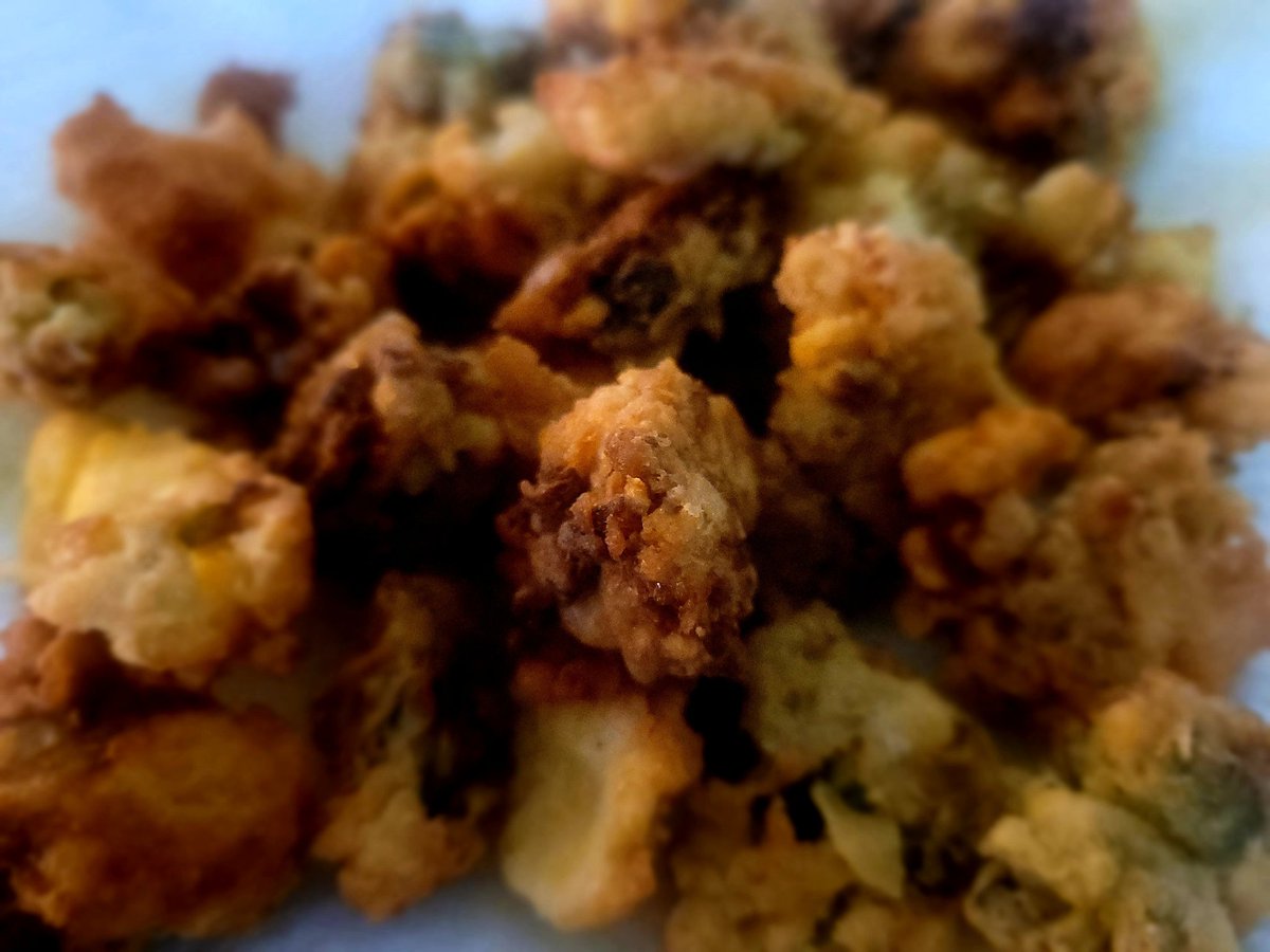 BysonFan's tweet photo. Yes, fried Dandelions are a real thing and they are delicious!! Right from my yard!  #frieddandelions #urbanforaging #eatingonabudget #deliciousandfree #naturalandyummy #easypioneerhomestead https://t.co/VuRCSmI0Kv