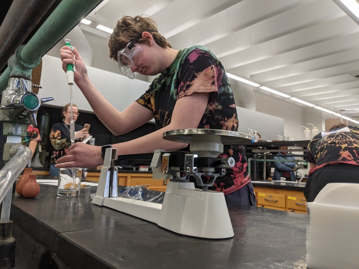 Loras College Chemistry tweet media