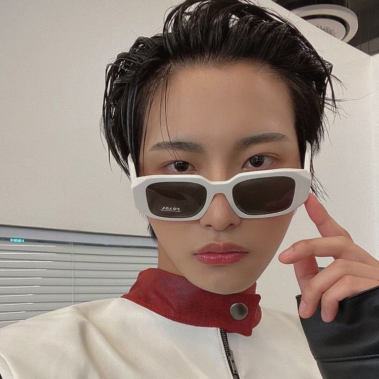 ♔ aries
                    twenty-four. nSfw. 
 ⠀⠀  bisexual . Bottom. Prince/wolf au.
⠀⠀⠀⠀⠀⠀⠀⠀⠀⠀⠀
⠀⠀⠀⠀ ⠀♡︎ + ↻ for a dm/follow. 
#krp #krp18 #kpoprp