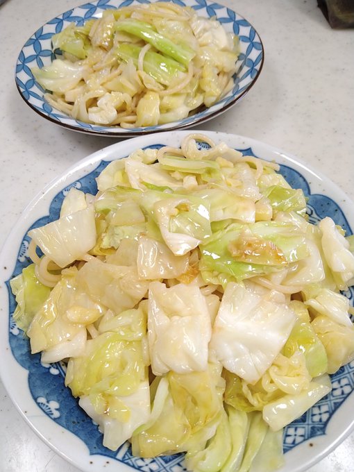 アンチョビパスタ(゜д゜)ウマー。今回はチューブ入りのペースト状アンチョビを使ったのだけど、瓶入りの塩漬けフィレの代わりにはならない感じ。ペーストだと満遍なく混ざりすぎるからか、味がボンヤリするのよね。 