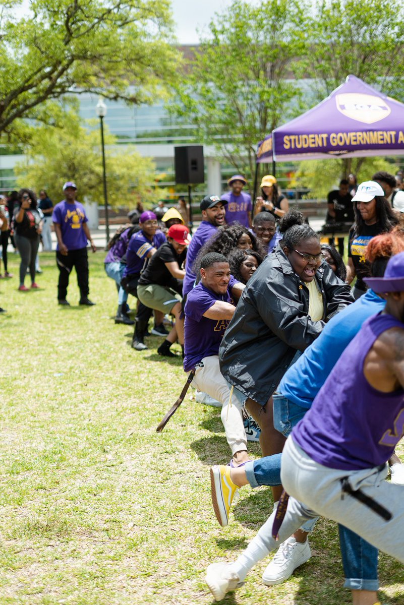 LegaseaP's tweet photo. SMOKED Freshman Humpday 😎 💨 
Link for all the pics taken today.
Enjoy❤️
https://t.co/lYfr7Os4ZB

#pvamu #humpday https://t.co/QX7h7CjZ9p