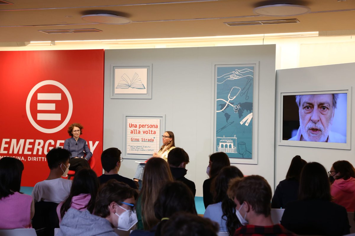 "Non pensate che le cose, perché sono successe, devono andare sempre nello stesso modo. La #guerra è una soluzione primitiva, da dimenticare. Ci sono altri modi per affrontare i conflitti. Non è perché lo abbiamo sempre fatto che dobbiamo continuare a farlo." #SimonettaGola