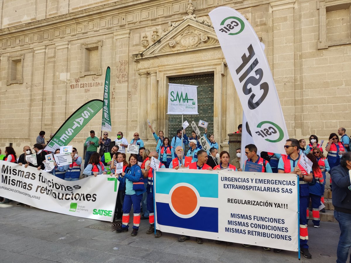 SMACORDOBA's tweet photo. Apoyando a los SUAPs Andaluces hoy en Sevilla. ¡Ánimo! ¡Profesionales de Urgencias y Emergencias Sanitarias!

#MarchaAzul 
#21AbrilAzul
#SUAPDigno https://t.co/aIanExsPwb
