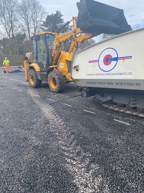 Permeable car park👷‍♀️👷‍♂️
 
We used 300t of 20mm Hanson Tuffdrain and 150t of 10mm Tuffdrain. 🚧Laid in March, 2 days, for a valued client. Also laid Type 3 stone, with help of the tracked Dynapac paver.

What have you been working on this week?
.

.

.
#surfacing #laying #dynapac