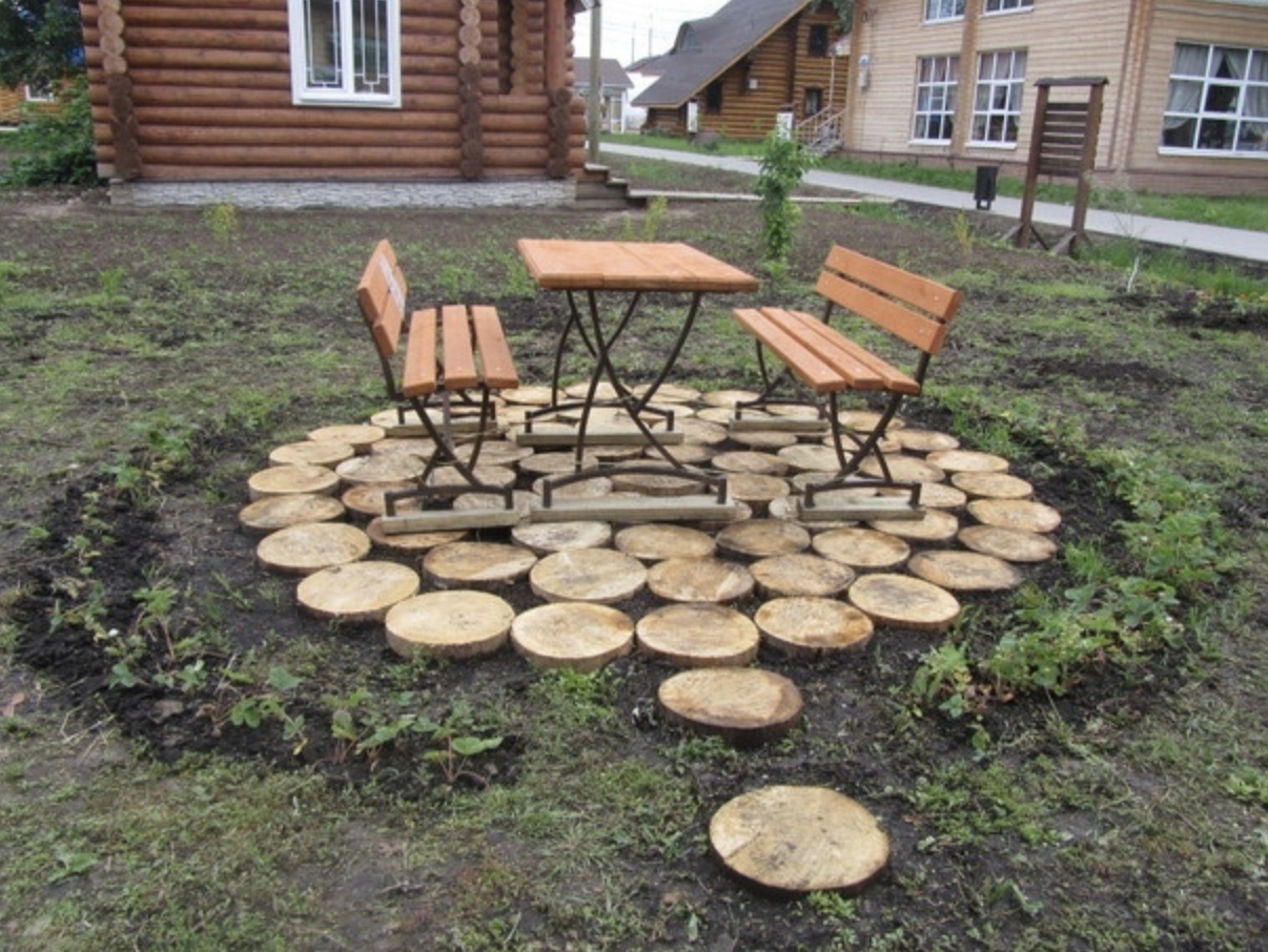 Площадка из спилов дерева